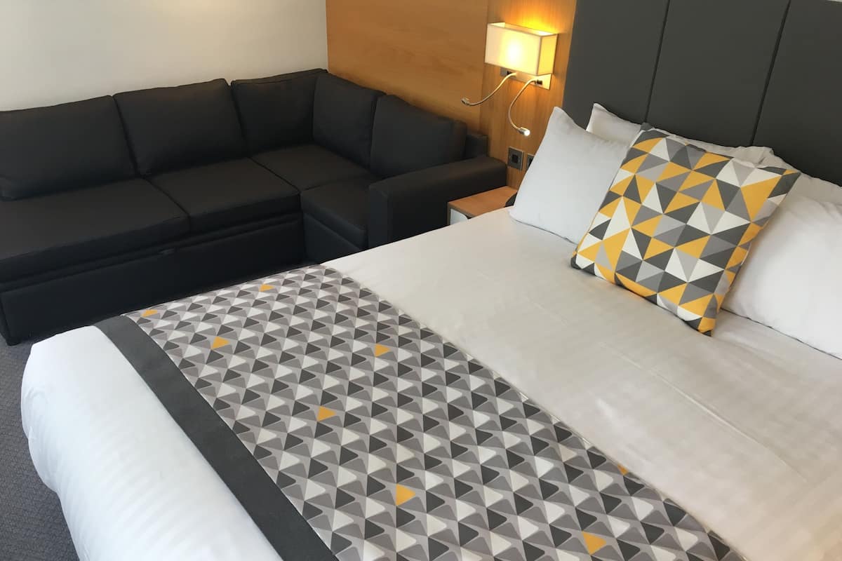 1 bedroom, in-room safe, desk, blackout curtains