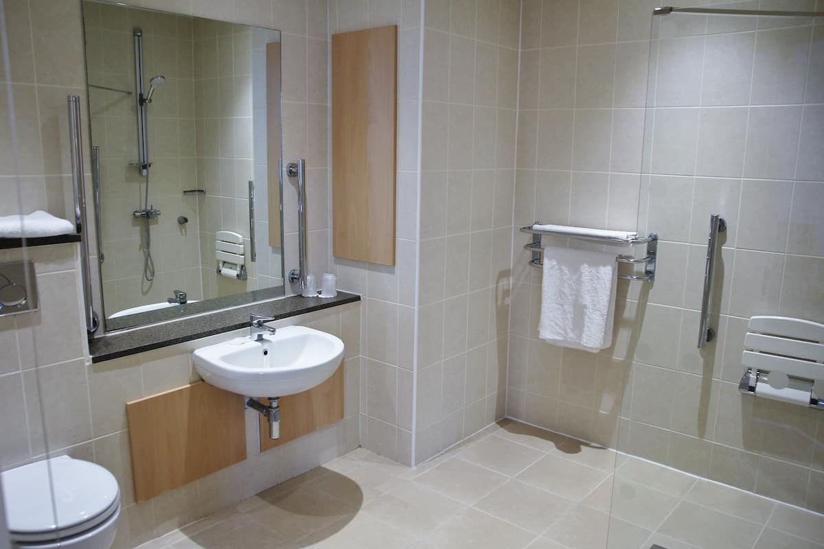 Standard Room, 1 King Bed, Accessible | In-room safe, desk, blackout curtains, iron/ironing board