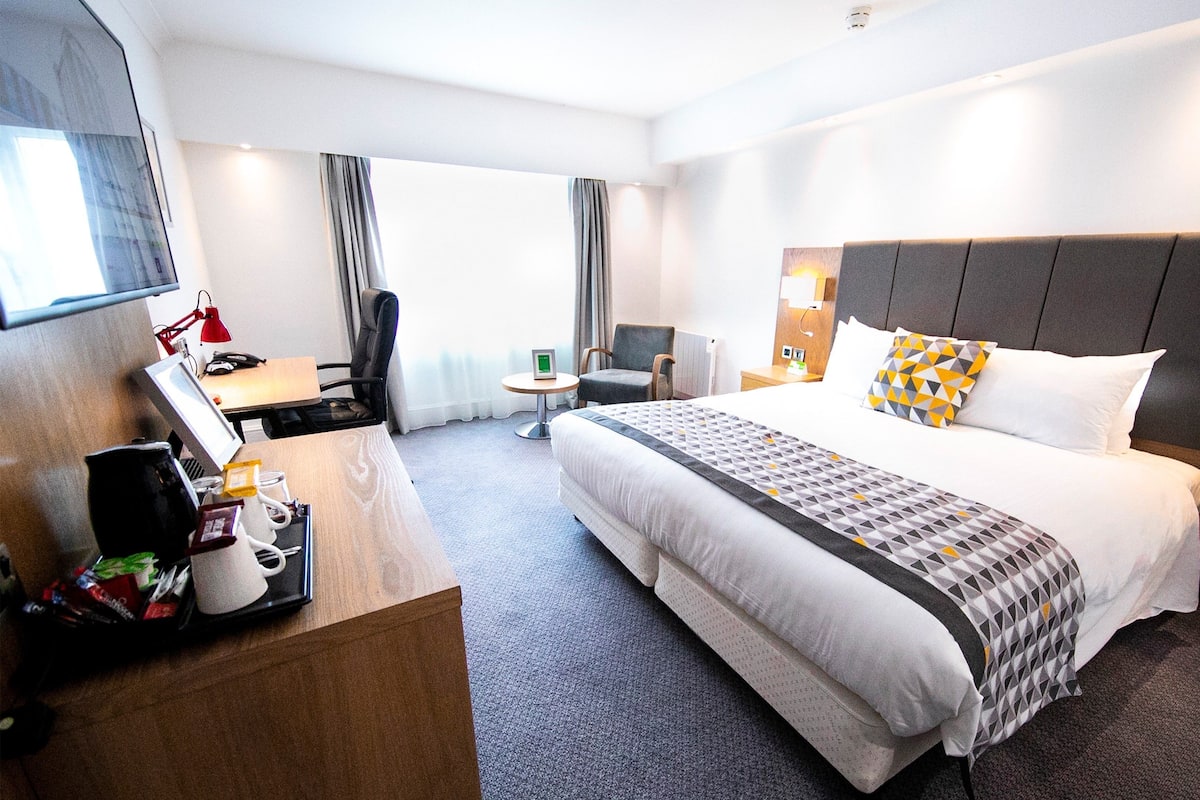 Habitació prèmium, 1 llit de matrimoni gran | Caixa forta a l'habitació, escriptori i cortines opaques