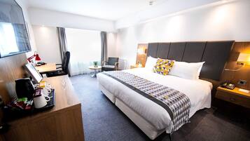 Premium Room, 1 King Bed | In-room safe, desk, blackout curtains, iron/ironing board