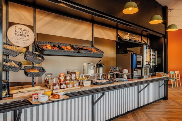 Daily buffet breakfast for a fee