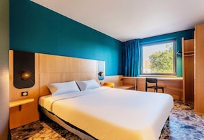 Desk, blackout drapes, soundproofing, free WiFi - B&B HOTEL Maubeuge Gare (Maubeuge)