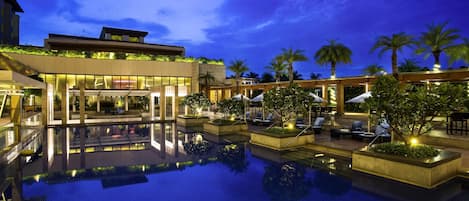 Premier King Bed with Pool View and Lounge Access - Happy Hours 6:30 PM to 8:30 PM