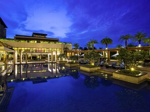 ห้องพรีเมียร์, เตียงคิงไซส์ 1 เตียง, ใช้คลับเลานจ์ได้ (Happy Hours 6:30 PM to 8:30 PM) | ผ้านวมขนเป็ด, เตียงพร้อมฟูกเสริมที่นอน, มินิบาร์, ตู้นิรภัยในห้องพัก