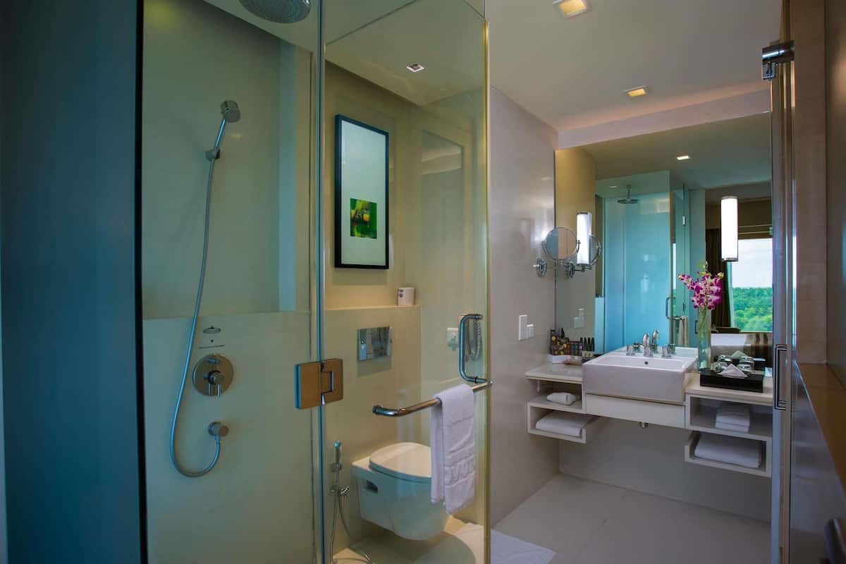 Cubrecamas, colchones con pillow-top y minibar