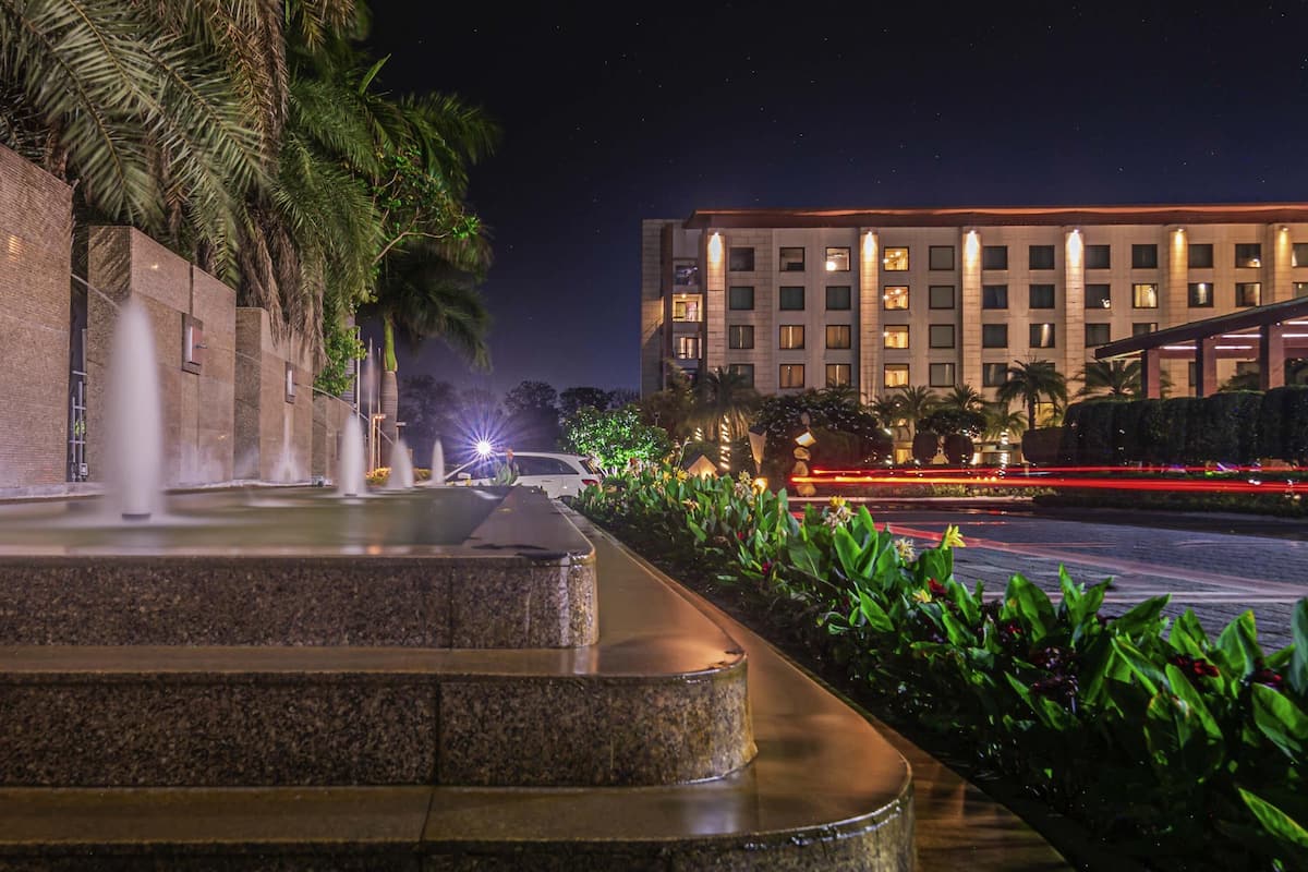 Chambre Supérieure, vue piscine (King Bed)