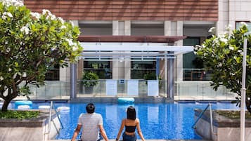 Utendørsbasseng, bassengtelt (inkludert) og bassengparasoller