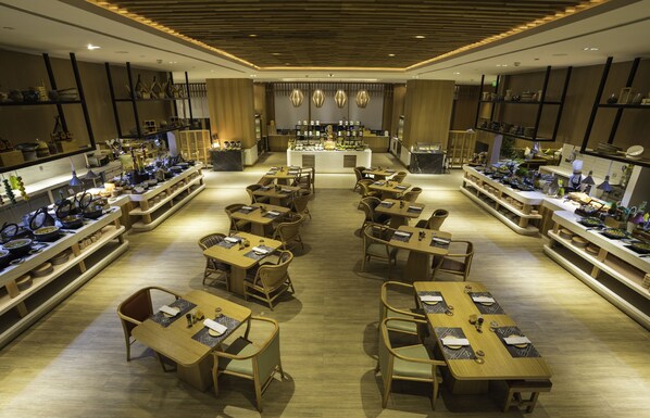 Breakfast, lunch and dinner served - Novotel Hyderabad Airport Hotel (Hyderabad)