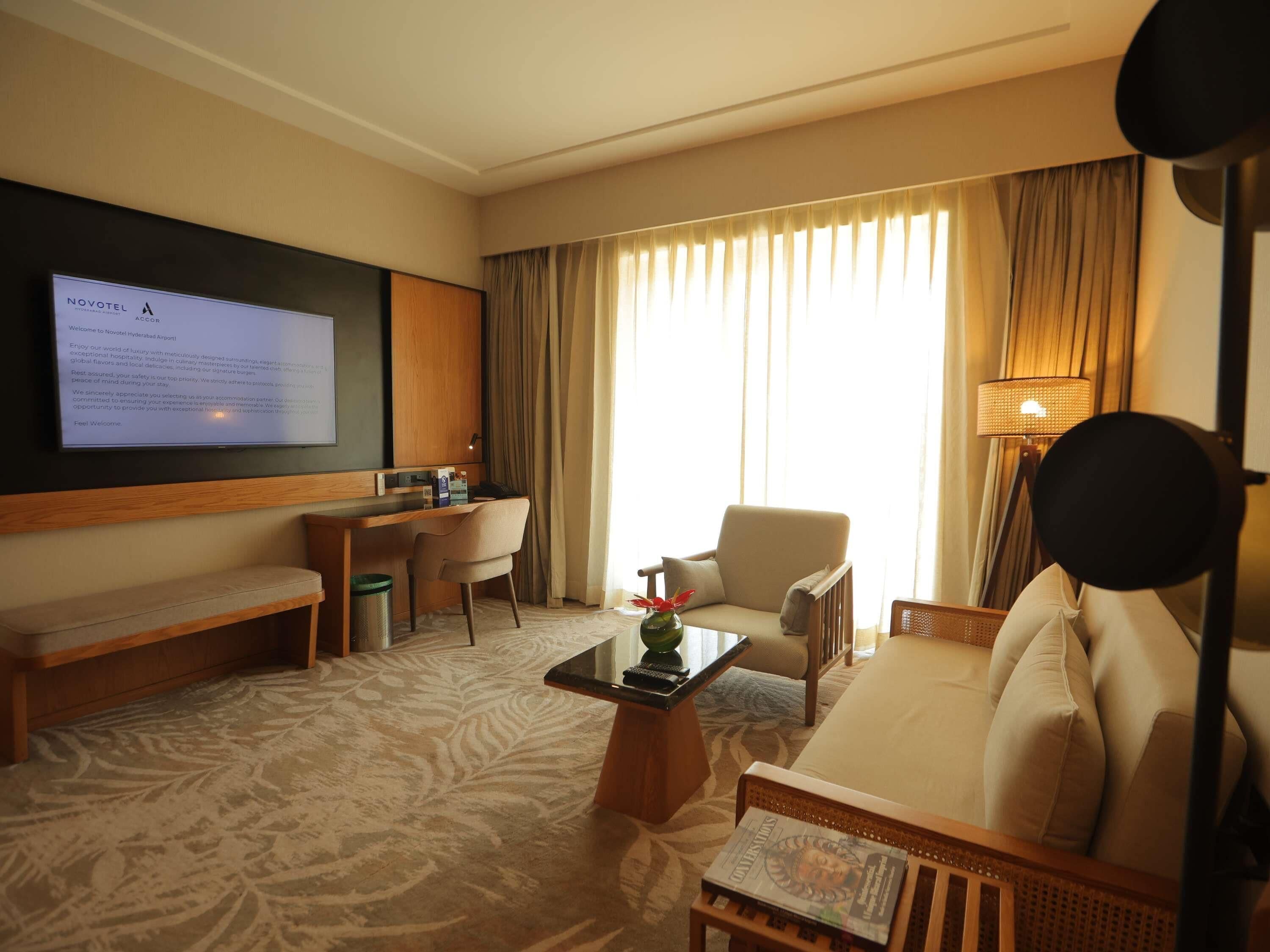 Superior-Suite, Zutritt zur Club Lounge, Poolblick (Happy Hours 6:30 PM to 8:30 PM)