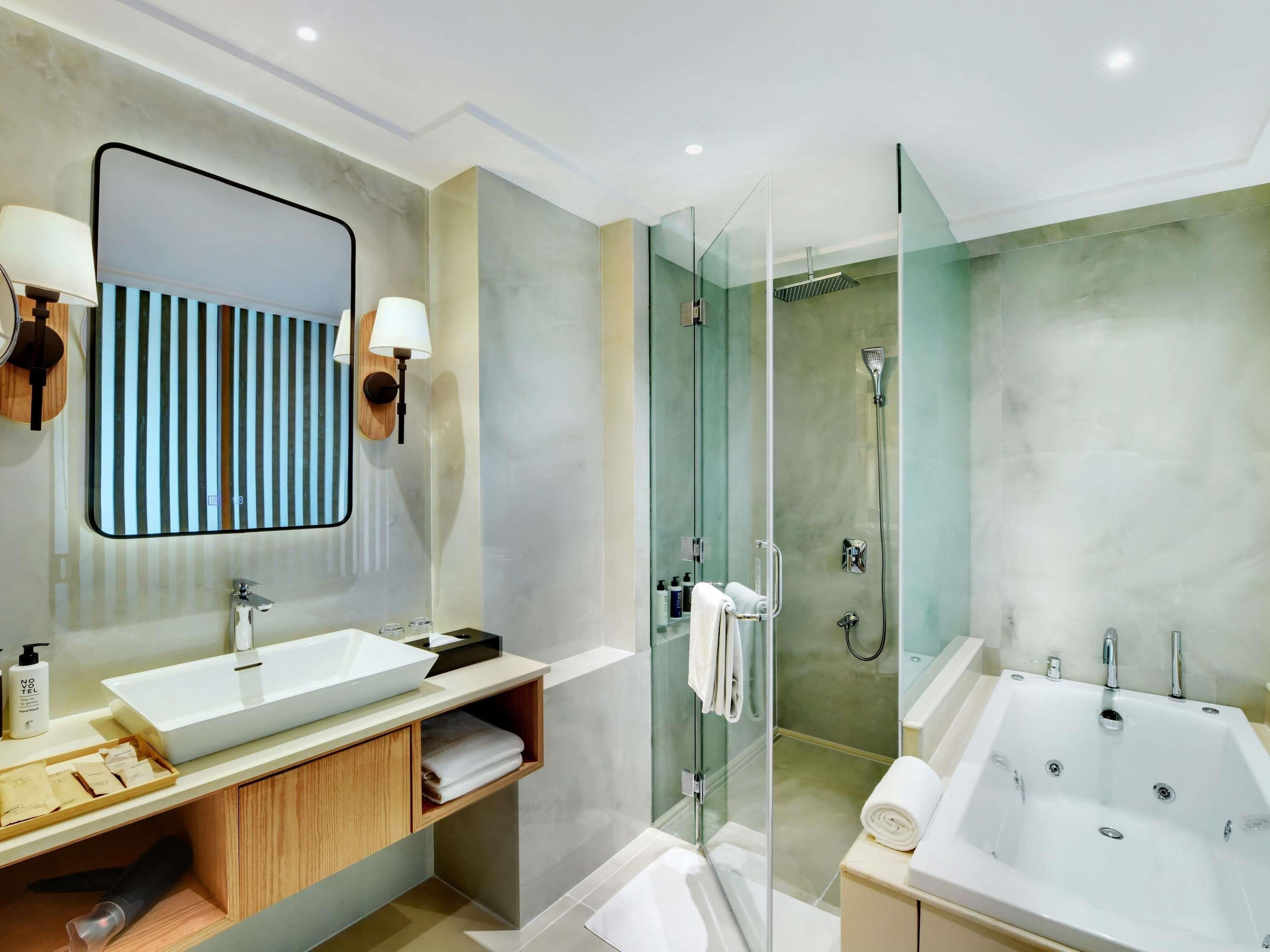 Suite Exécutive, 1 grand lit, balcon, vue piscine