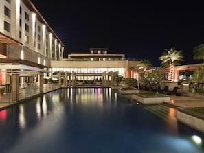 Down comforters, pillowtop beds, minibar, in-room safe