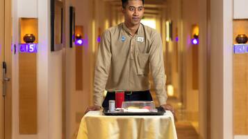 Suite junior, con acceso al salón lounge del club (Happy Hours 6:30 PM to 8:30 PM) | Servicio a la habitación