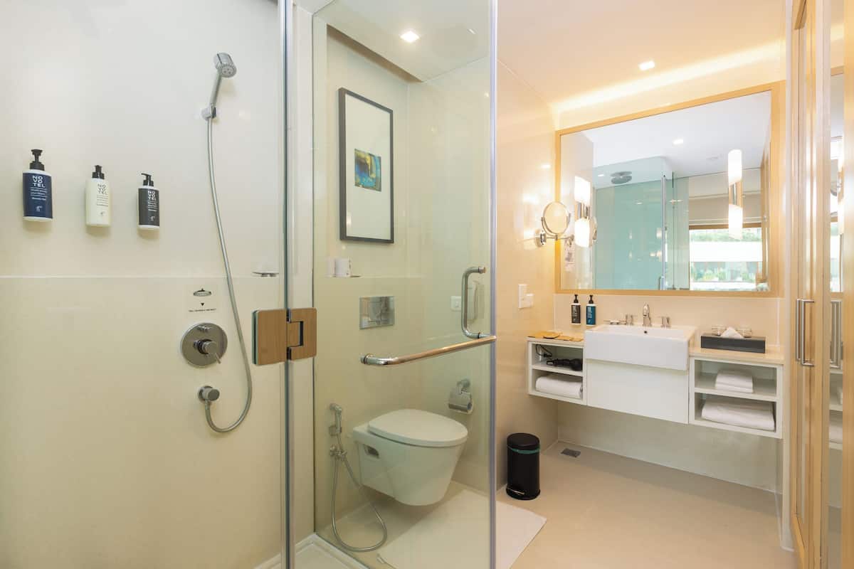 Deluxe Suite with Pool View, Balcony and Lounge Access - Happy Hours 6:30 PM to 8:30 PM | Bathroom | Shower, eco-friendly toiletries, hair dryer, slippers