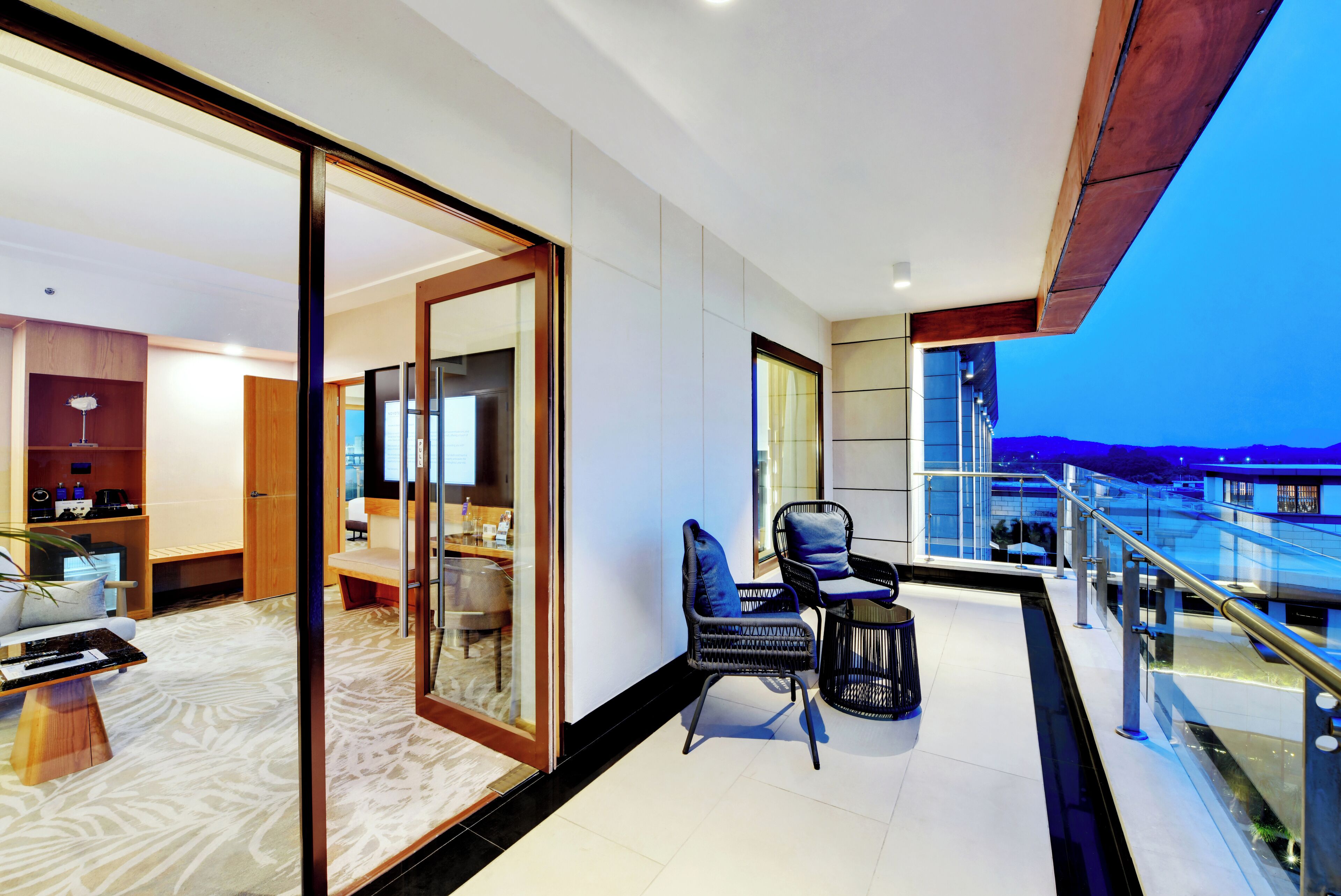 Executive Suite, 1 Queen Bed, Balcony, Pool View | Balcony view