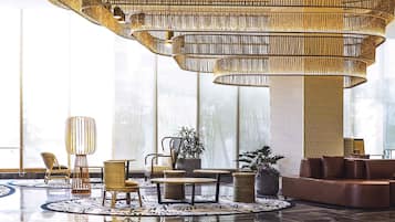 Premier-rum - 1 kingsize-säng - tillgång till Club Lounge (Happy Hours 6:30 PM to 8:30 PM) | Duntäcken, bäddmadrasser, minibar och värdeförvaringsskåp på rummet