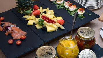 Tägliches inbegriffenes Frühstücksbuffet