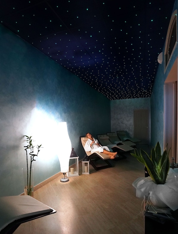 Couples treatment rooms, sauna, hot tub, steam room, Turkish bath