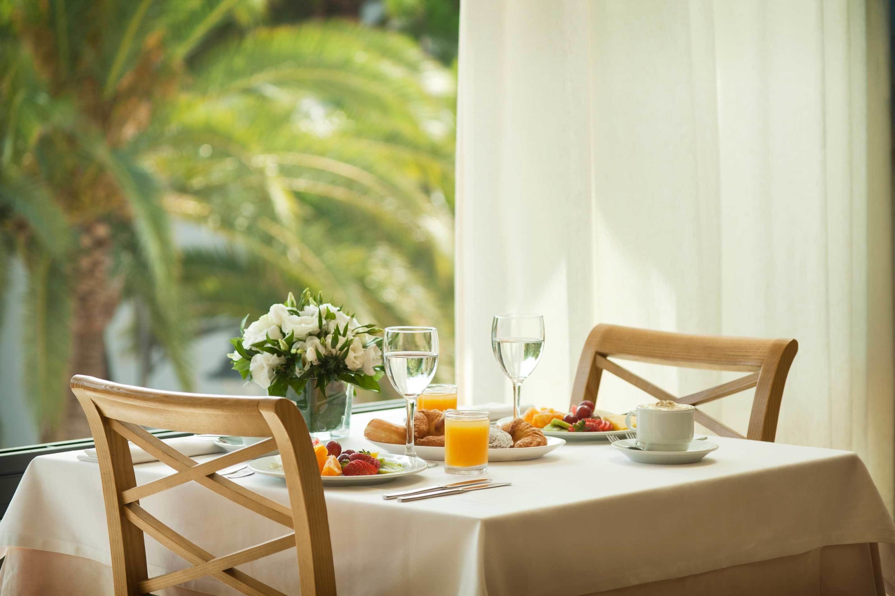 Daily buffet breakfast for a fee