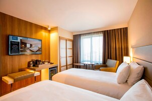 Ropa de cama de alta calidad y minibar con artículos gratuitos