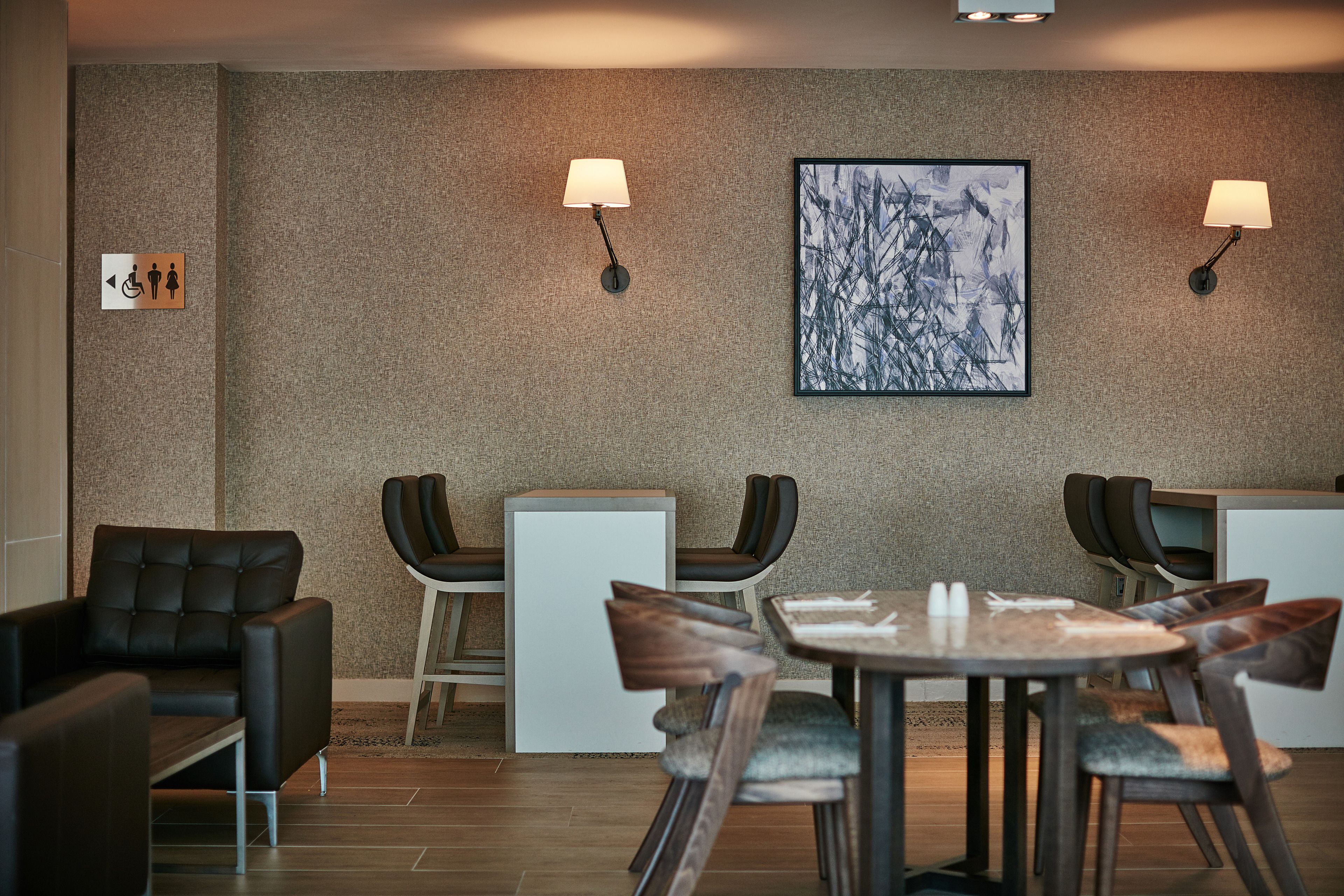 breakfast, lunch, dinner served; international cuisine