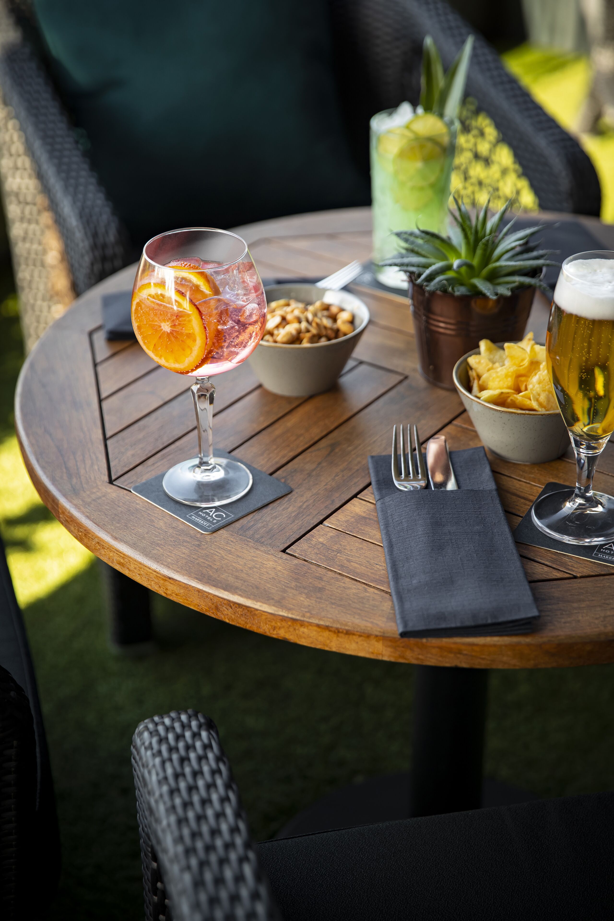 Breakfast, lunch, dinner served; international cuisine 