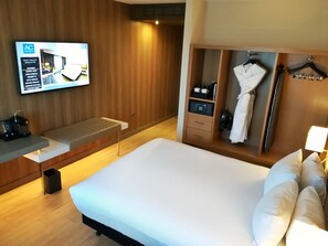 Superior-Zimmer, 1 Queen-Bett | Hochwertige Bettwaren, kostenlose Minibar, Zimmersafe