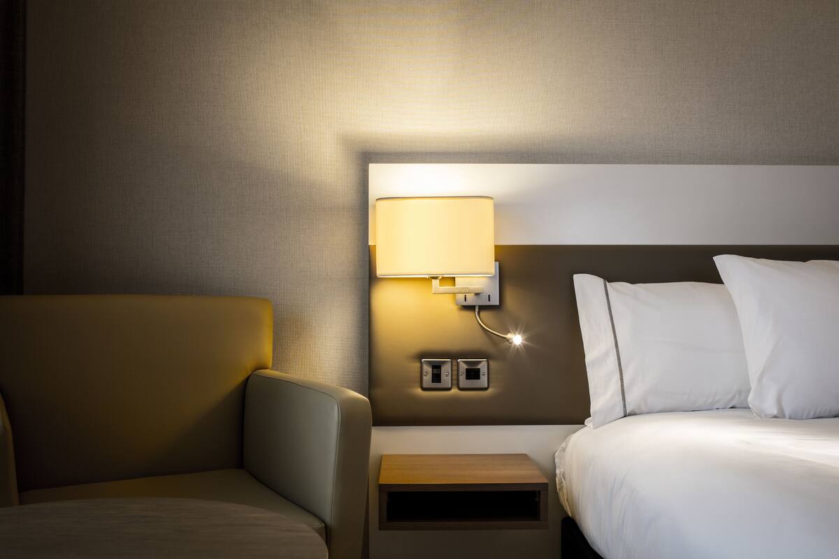 Deluxe Room, 2 Twin Beds | Premium bedding, minibar (free items), in-room safe, blackout drapes