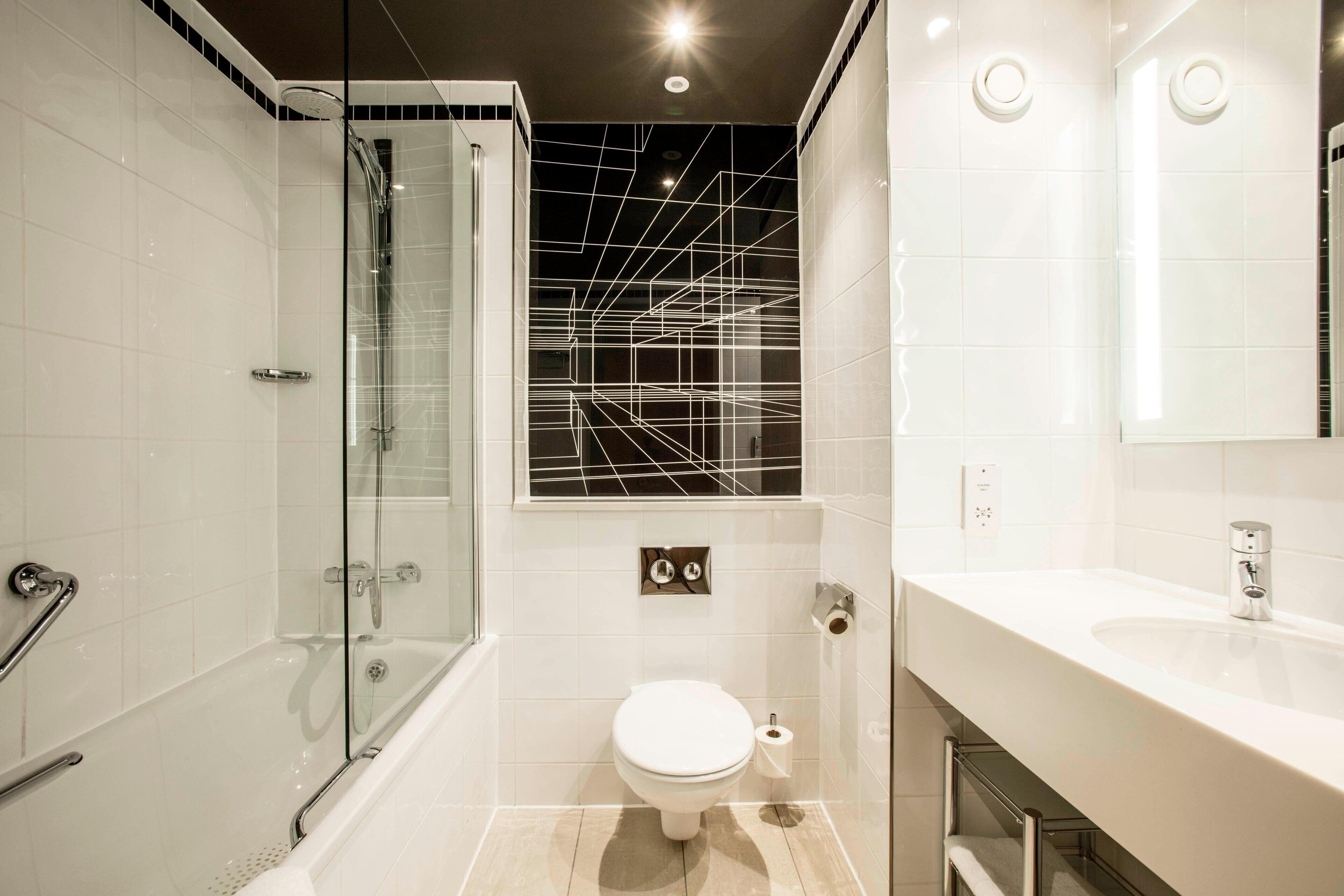 combined shower/bathtub, eco-friendly toiletries, hair dryer, towels
