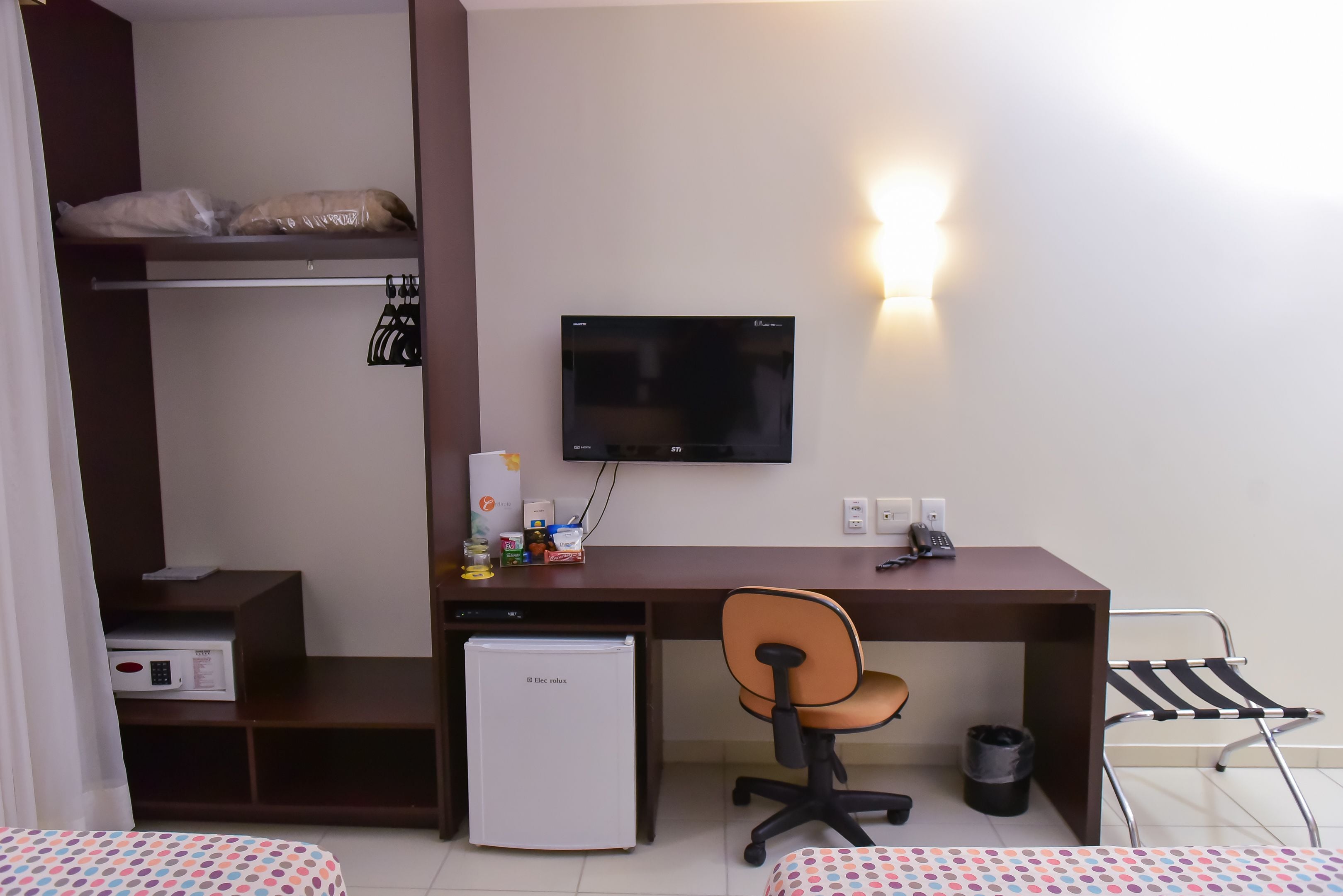 superior room, 2 single beds, non smoking | in-room safe, desk, free wifi