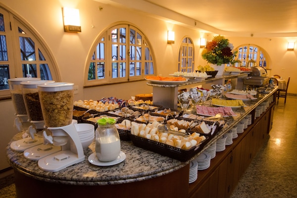 Free daily breakfast