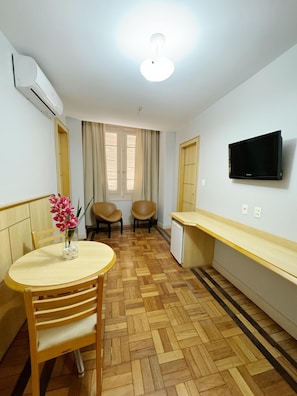 Firemannsrom – premium, flere senger | Minibar, safe på rommet, skrivebord og blendingsgardiner