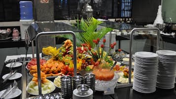 Free daily buffet breakfast