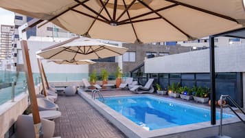 Outdoor pool, pool umbrellas, sun loungers