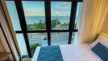 Deluxe Double Room | 1 bedroom, in-room safe, desk, blackout curtains