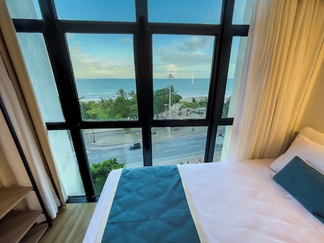 Deluxe Double Room | 1 bedroom, in-room safe, desk, blackout drapes