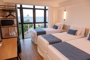 Exclusieve kamer | Een kluis op de kamer, een bureau, verduisterende gordijnen