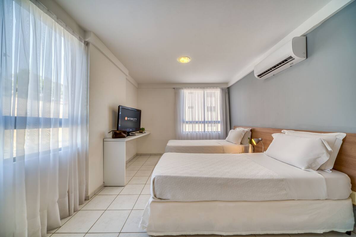 Minibar, caja de seguridad en la habitación y cortinas blackout