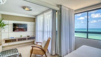 Frigobar, cofres nos quartos, cortinas blackout, Wi-Fi de cortesia
