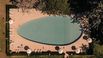 Outdoor pool, pool loungers