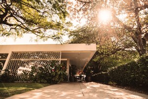 Lunch, dinner served; Italian cuisine, pool views 