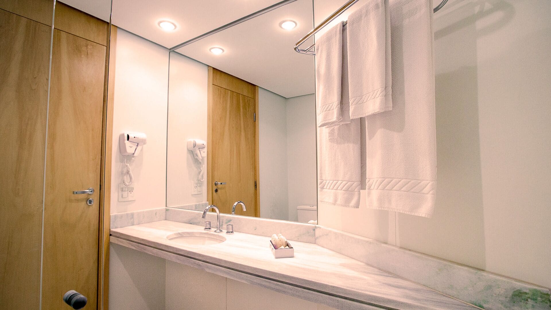 1 bedroom, in-room safe, desk, blackout curtains