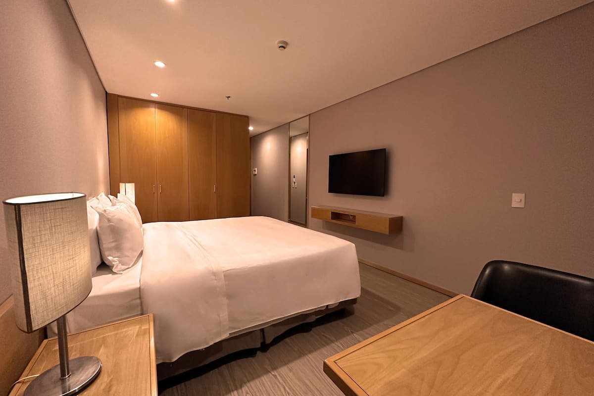 1 bedroom, in-room safe, desk, blackout drapes