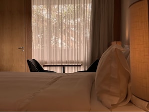 In-room safe, desk, blackout curtains, free WiFi - Brasilia Palace Hotel (Brasília)