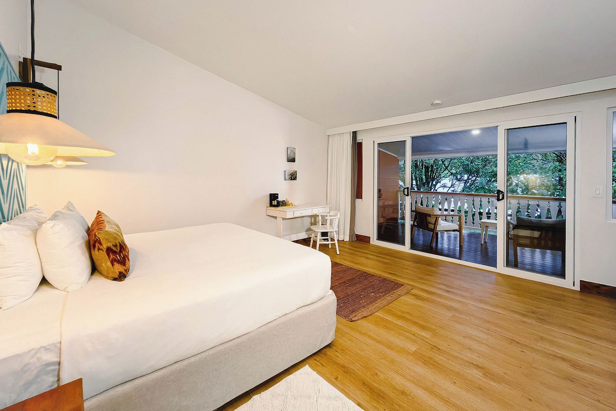 Premium bedding, down duvets, Select Comfort beds, in-room safe