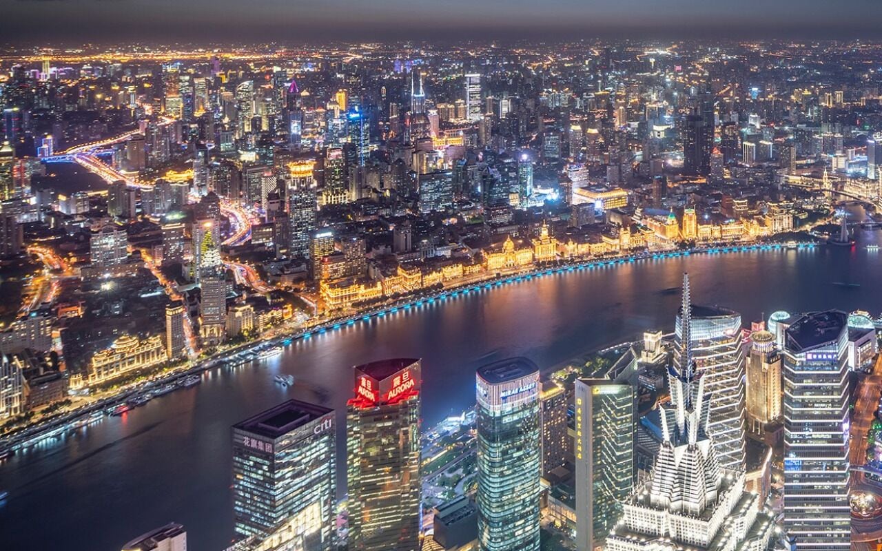 1 king bed with bund river view | 1 bedroom, minibar, in-room safe, desk