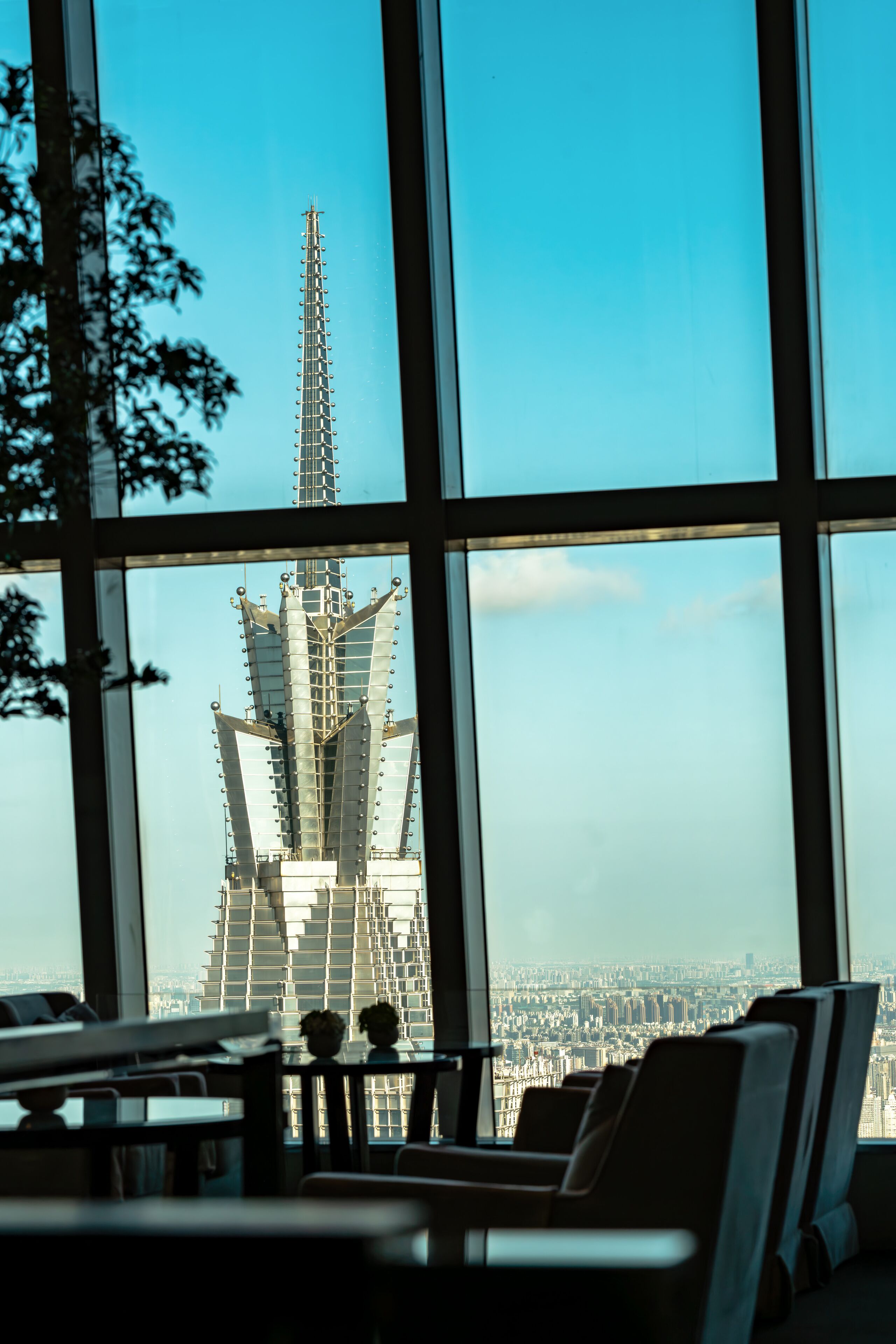 3 restaurants; breakfast, lunch, and dinner served