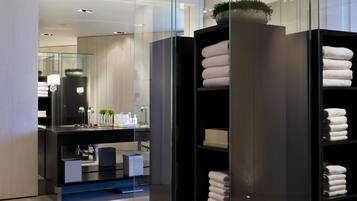 Couples treatment room(s), body treatments, hydrotherapy, aromatherapy