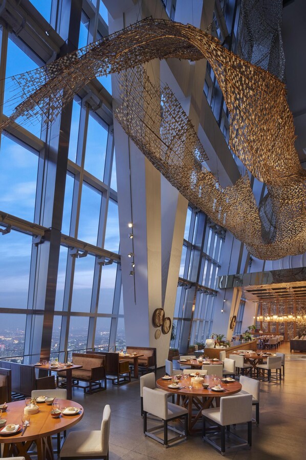 3 restaurants, breakfast, lunch, dinner served; Chinese cuisine