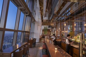 Bar (on property) - Park Hyatt Shanghai (Shanghai)