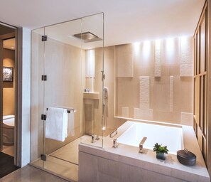 Separate tub and shower, deep soaking tub, designer toiletries - Park Hyatt Beijing (Beijing)
